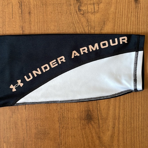 Under Armour compression 3/4 fitness leggings. - Picture 7 of 7